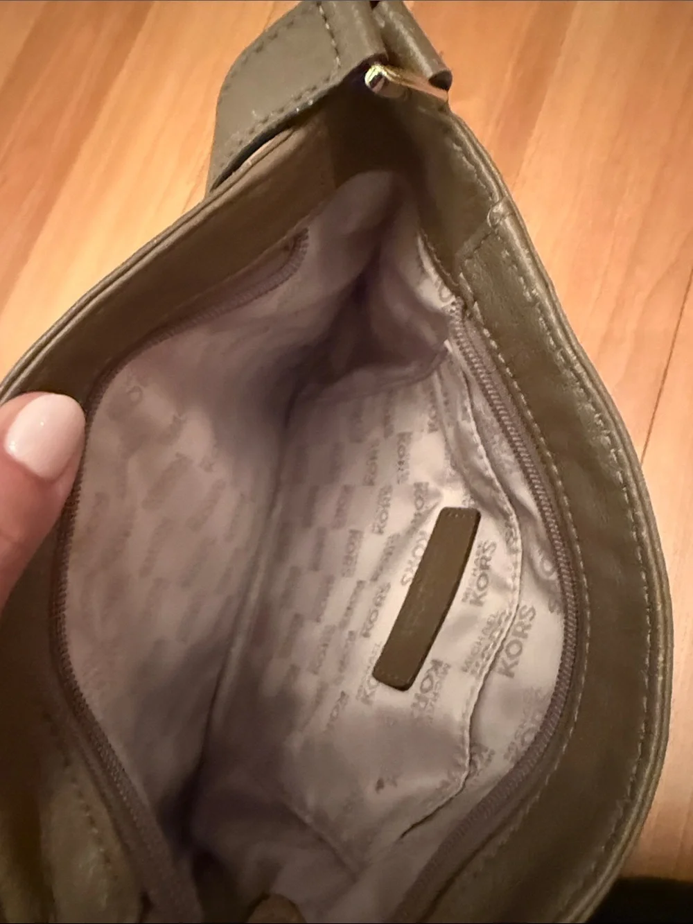 Michael Kors shoulder pockets tone